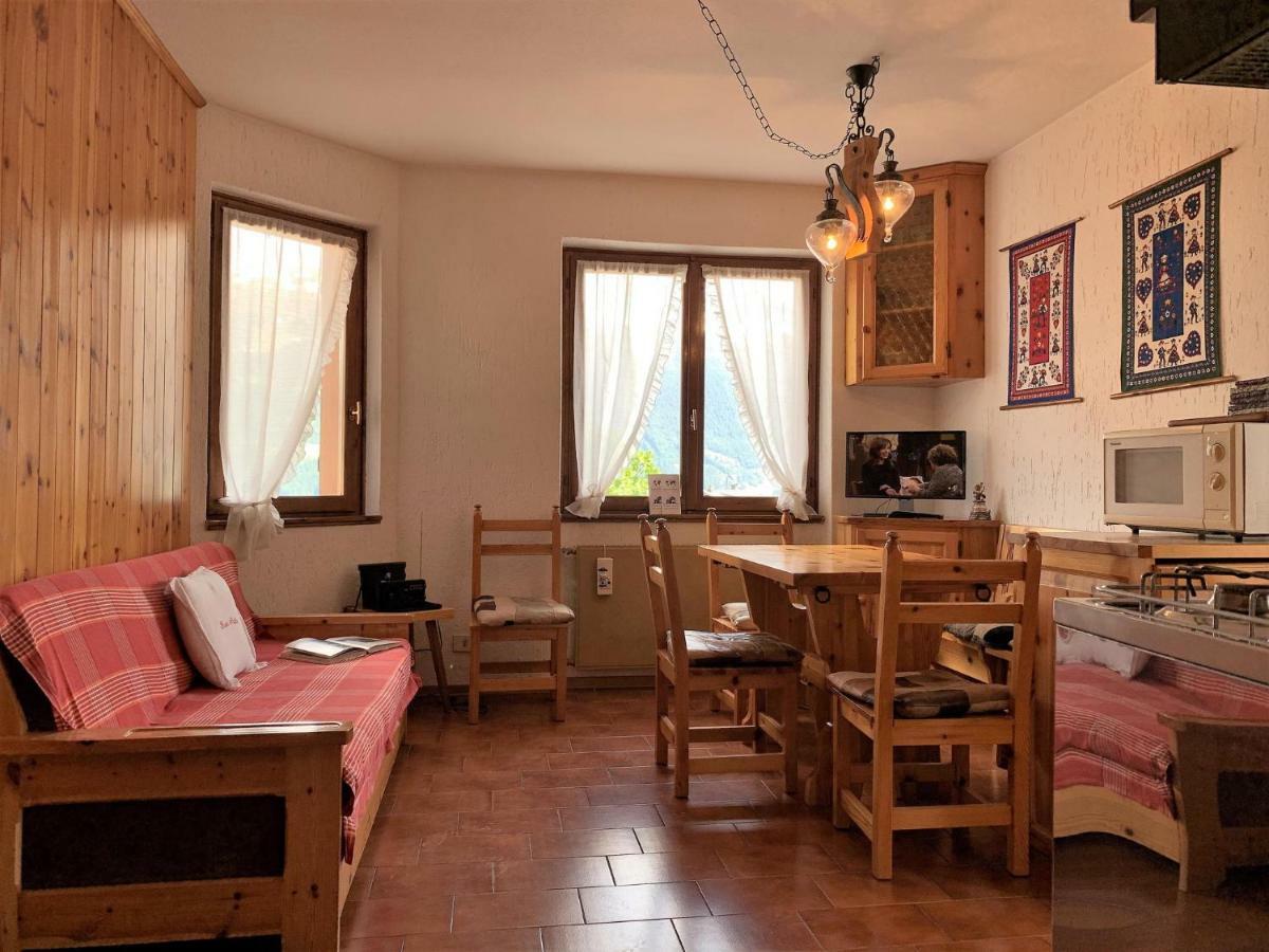 Piccola Residenza By Holiday World Apartment Oga Екстериор снимка